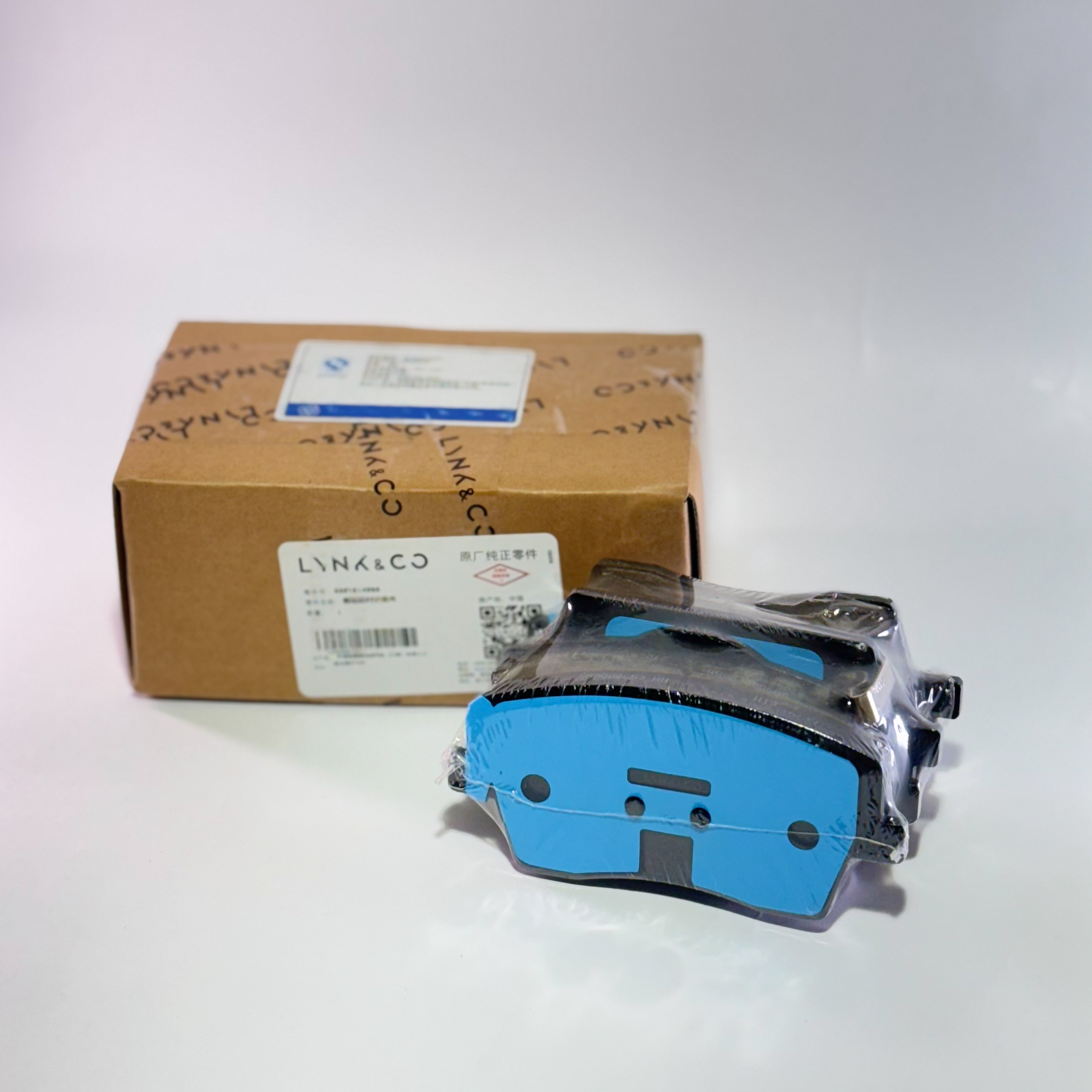 Передние тормозные колодки Lynk & Co 05