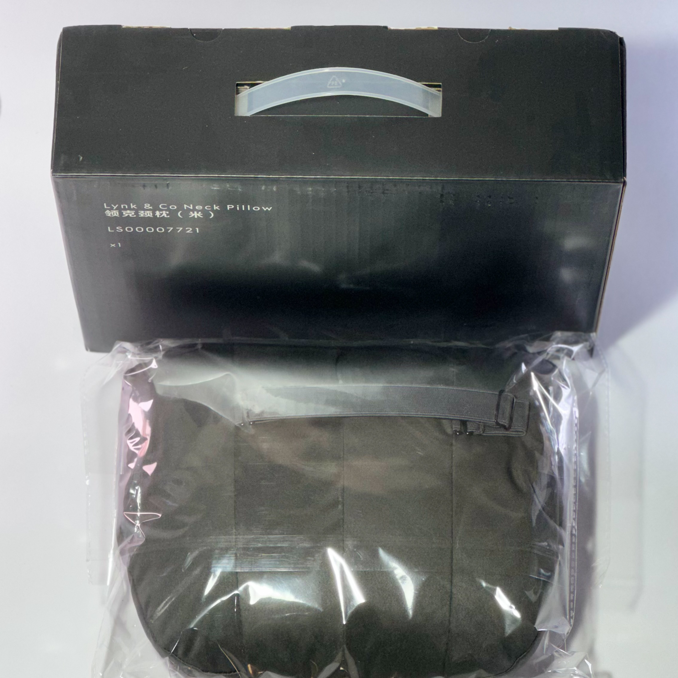 Подушка под голову Lynk & Co