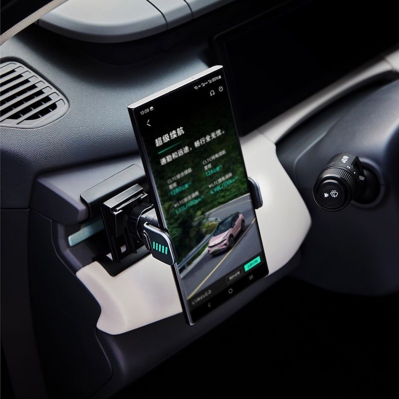 Держатель для телефона Lynk & Co 06