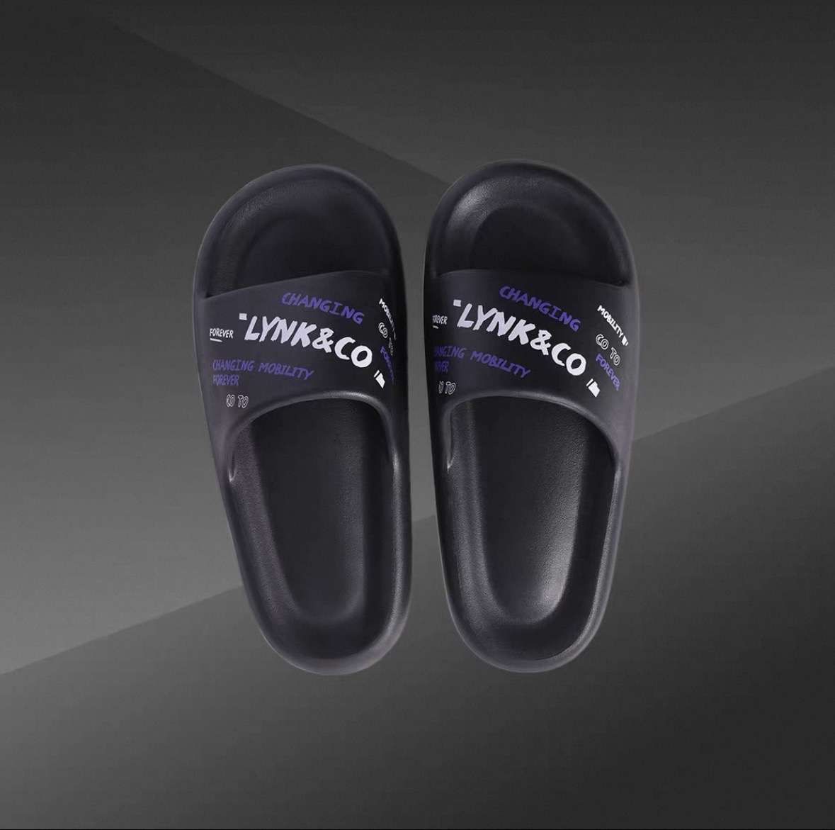 Брендовые резиновые тапочки Lynk & Co